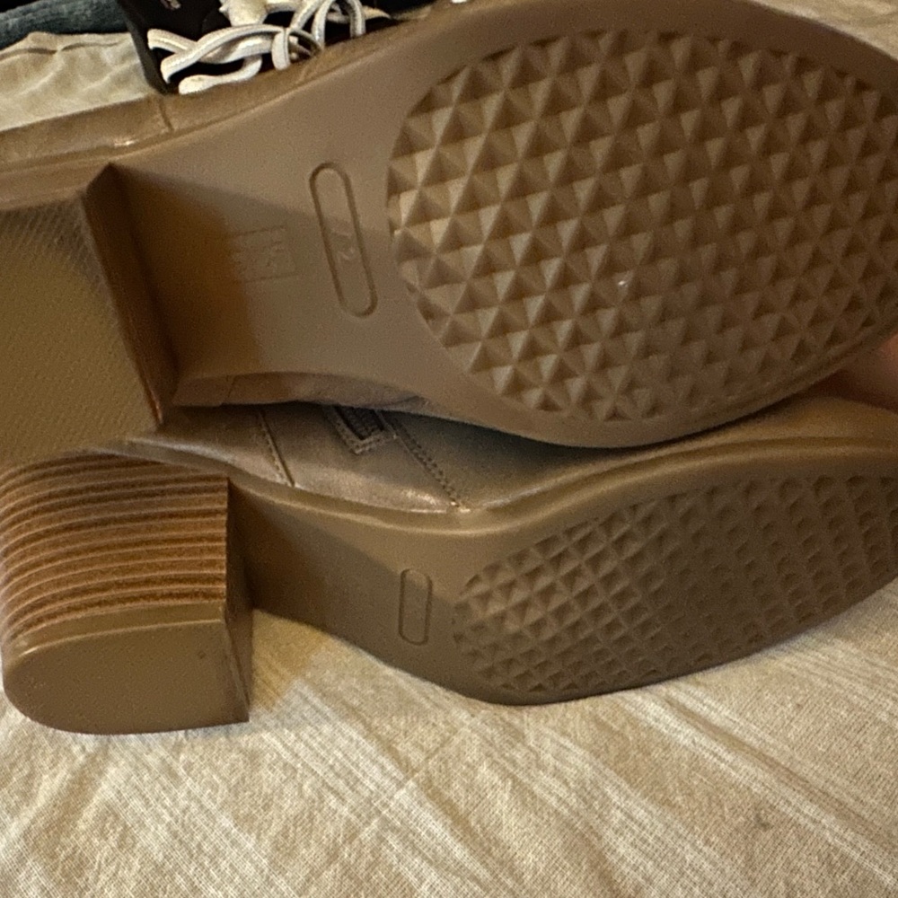 Aerosoles Booties Excellent condition very warm - Picture 6 of 7
